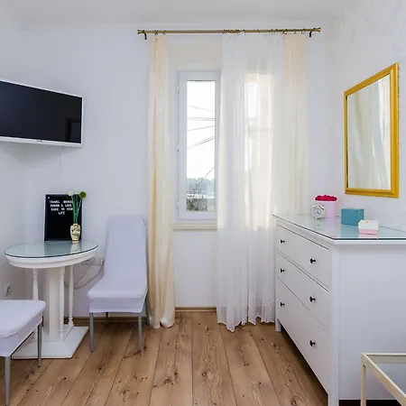 Holiday Avantgarde - Two Bedroom Holiday With Terrace And Sea View دوبروفينك