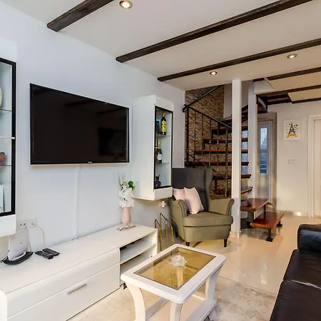 Holiday Avantgarde - Two Bedroom Holiday With Terrace And Sea View Feriehus *