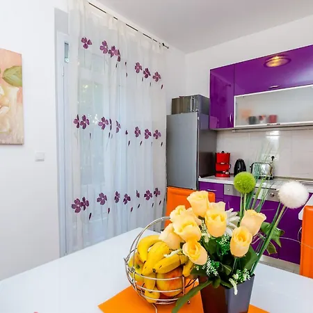 Dom wakacyjny Holiday Avantgarde - Two Bedroom Holiday With Terrace And Sea View *