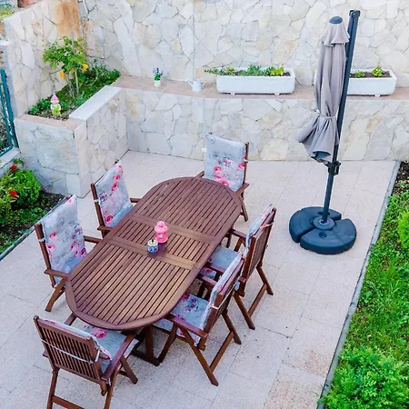 Avantgarde - Two Bedroom With Terrace And Sea View Holiday home *